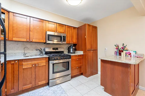 Sold by Keller Williams Realty Landmark | media 26