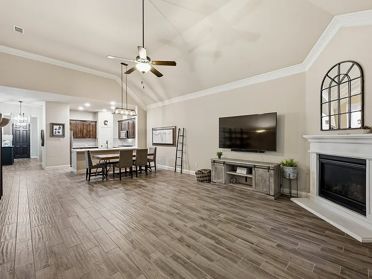816 Brookstone Ct — Photo 4