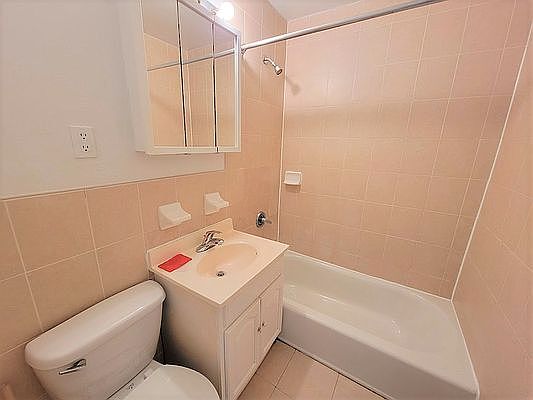 5th image of 135 E 17th St APT 4G