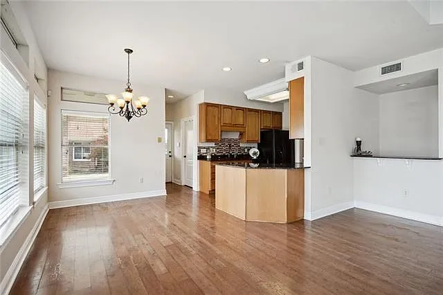 305 Charles Ct — Photo 9