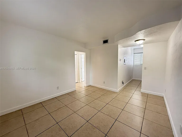 421 SW 6th St #7 — Photo 2