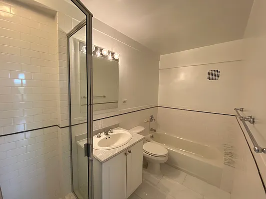 Rented by essential NEW YORK Real Estate | media 10