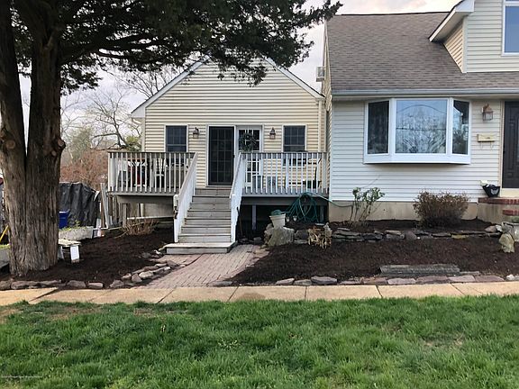 2nd image of 6 Fairway Dr