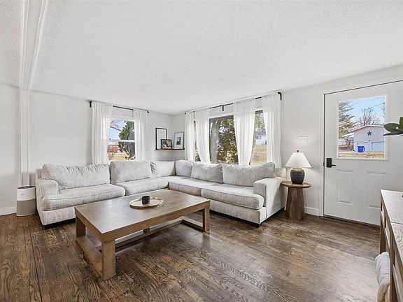 4th image of 40 Greenview Dr