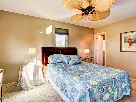 3/4 bath adj to Master