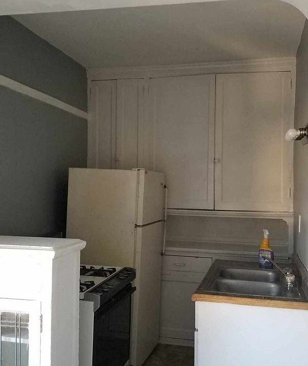 2nd image of 4122 W Lisbon Ave #5