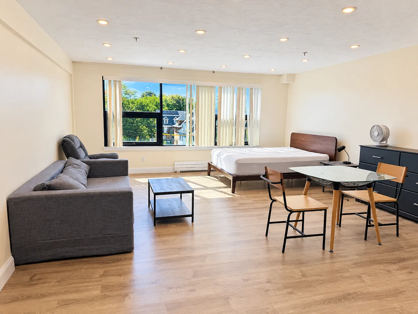 Studio, 400 sqft, $2,700 — Photo 1