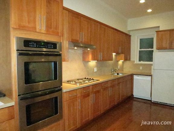 2nd image of 542 Lombard St