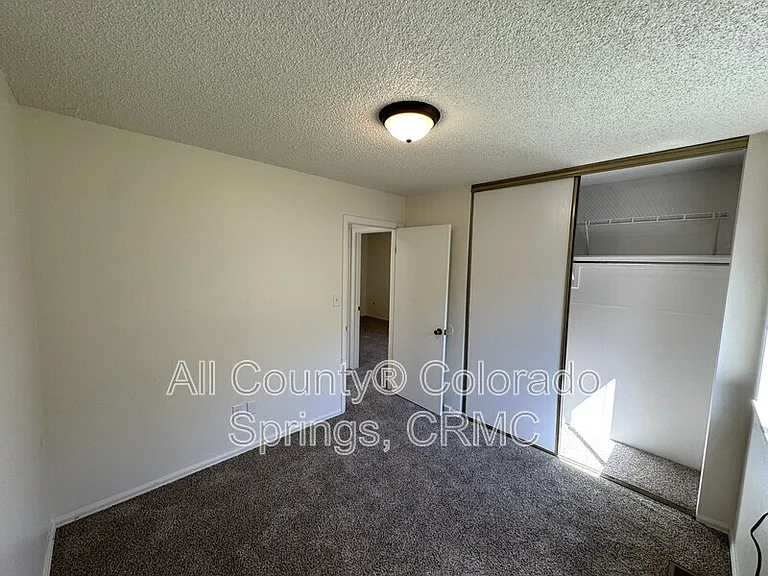 2713 Hearthwood Ln — Photo 12