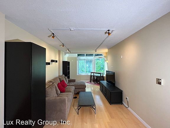 3rd image of 240 Lombard St APT 933