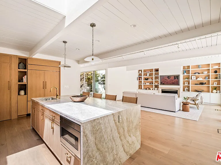 1908 N Beverly Dr — Photo 9