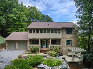 815 Summit Farm Ln, Hendersonville, NC 28739