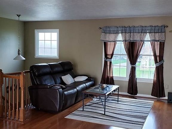 4th image of 3250 Woodfield Dr
