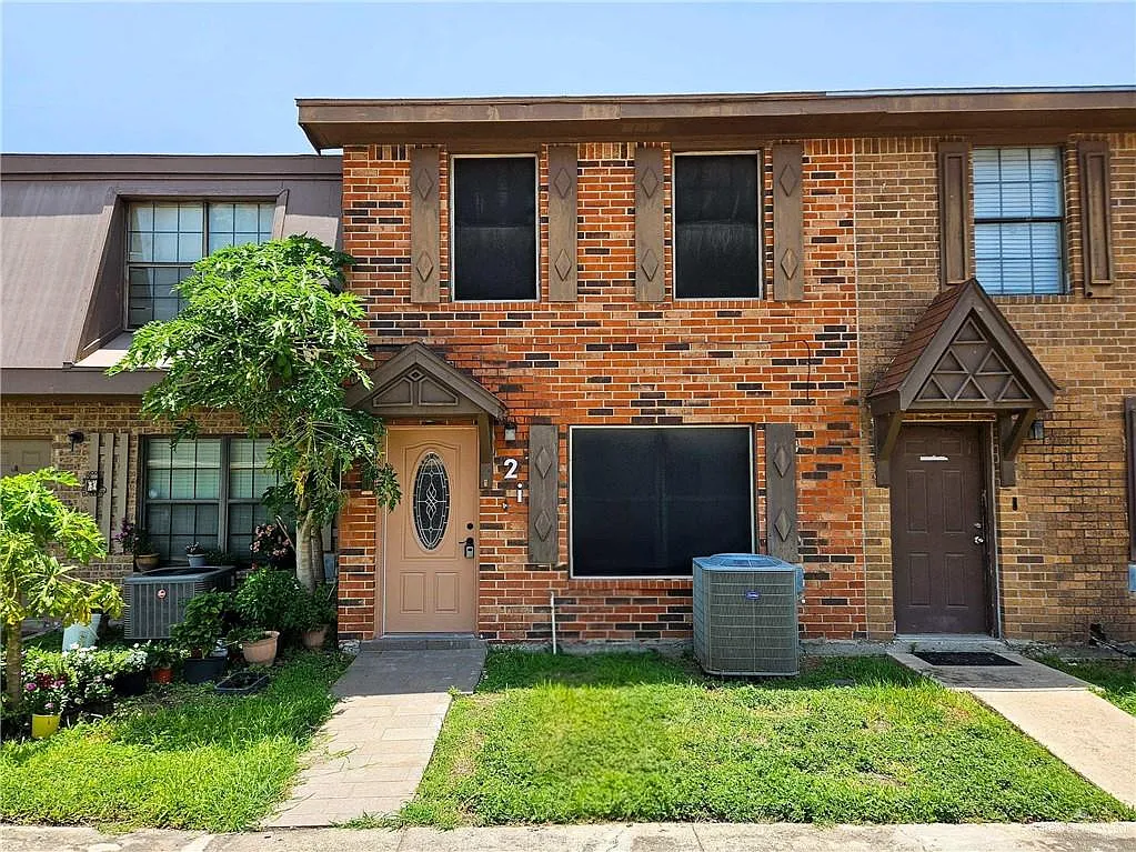 2 bed, 1.5 bath, 1088 sqft, $1,200 — Photo 2