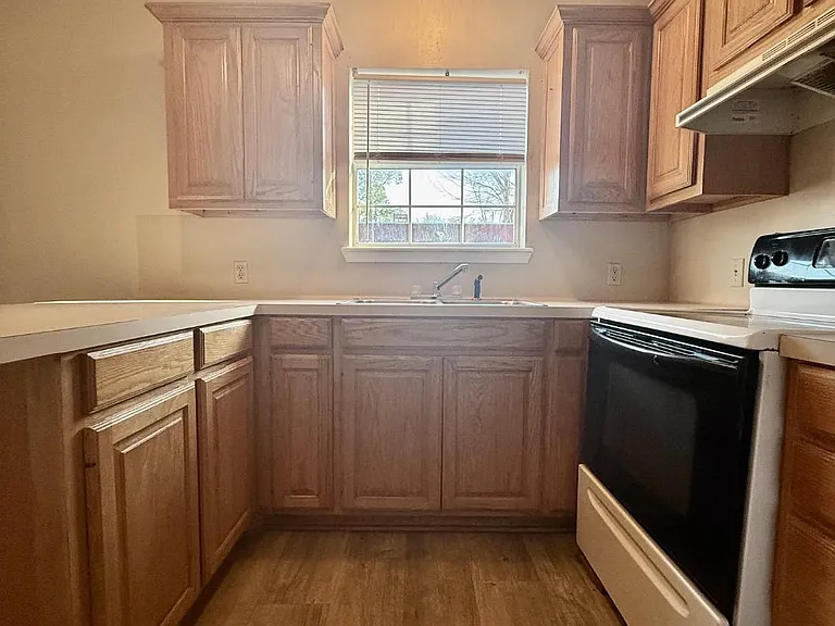 179 W Davis St #3 — Photo 6