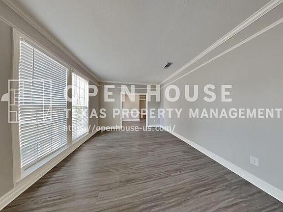 5th image of 2822 Deer Hollow Dr