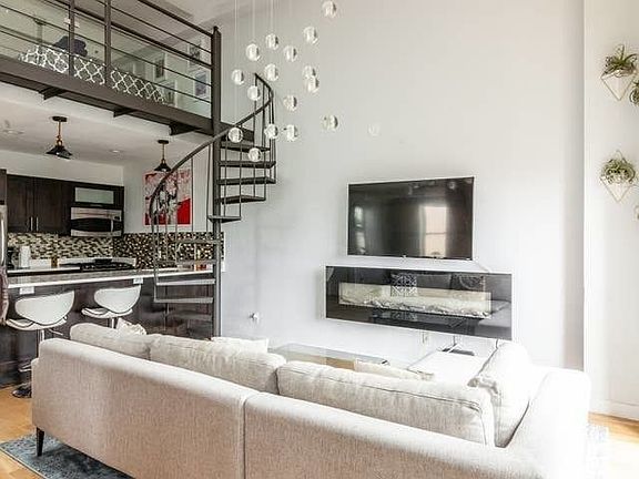 5th image of 153 Manhattan Ave APT 4B