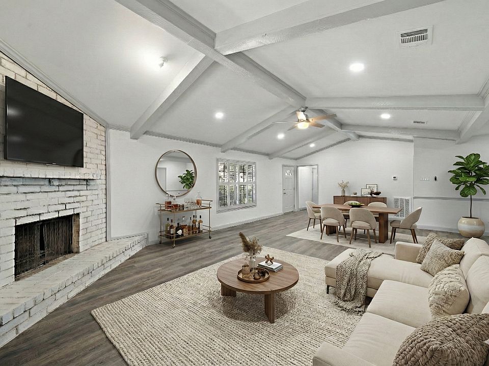 1st image of 1714 Huge Oaks St