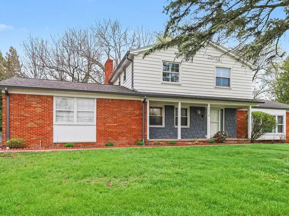2028 E Hammond Lake Dr, Bloomfield Hills, MI 48302