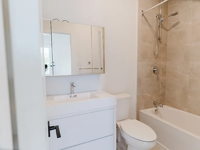 845 Champlain St — Photo 52