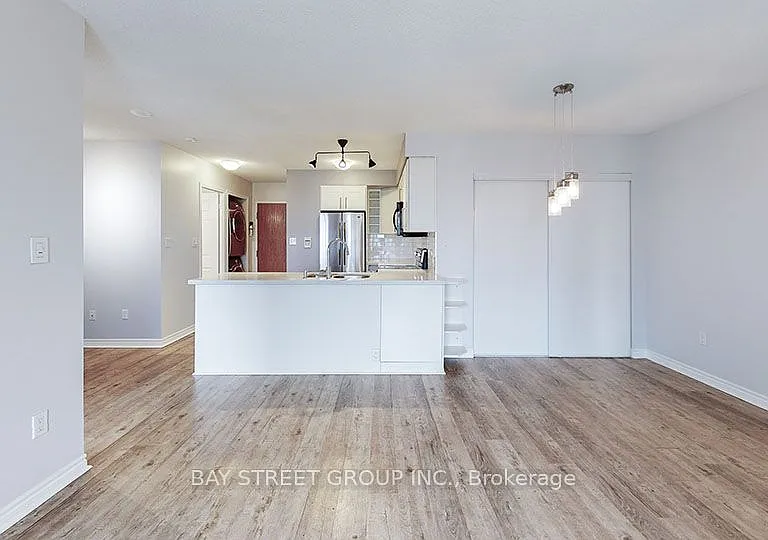 7 Lorraine Dr #1701 — Photo 3