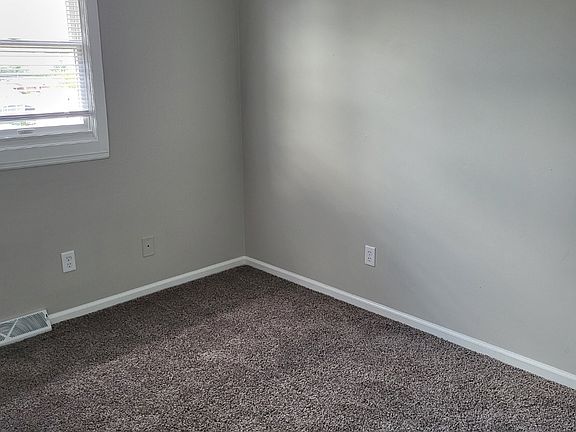 5th image of 931 Villa Dr #4