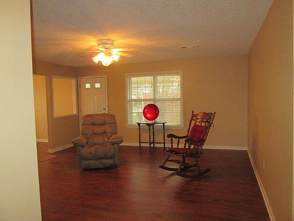 3rd image of 109 Summerwood Dr