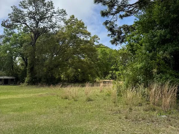 230 17th St, Apalachicola, FL 32320