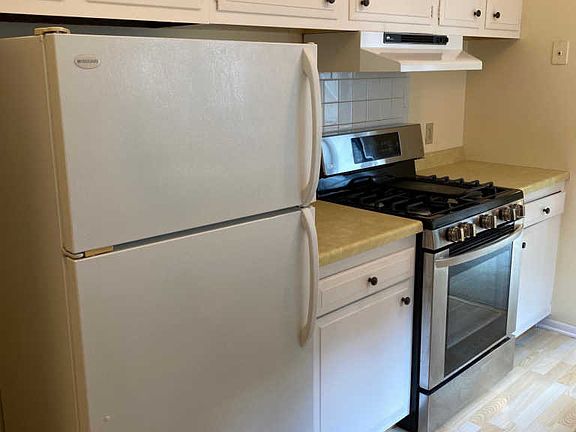 2nd image of 2758 Upland Ct N