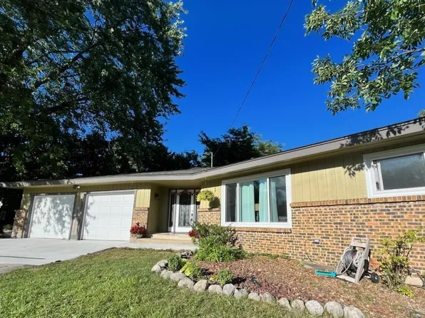 5303 Highland Dr, Traverse City, MI 49685