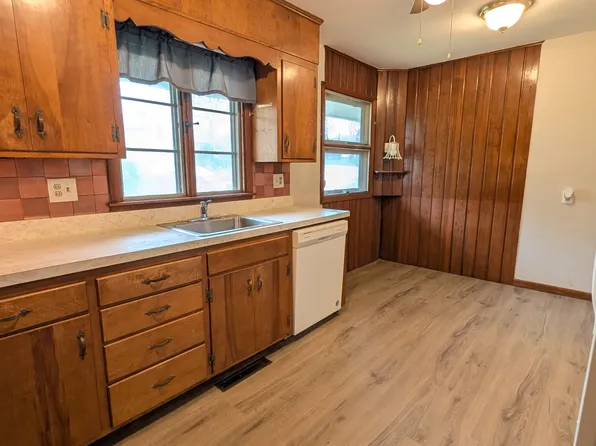 8341 Douglas Ave, Kansas City, MO 64114