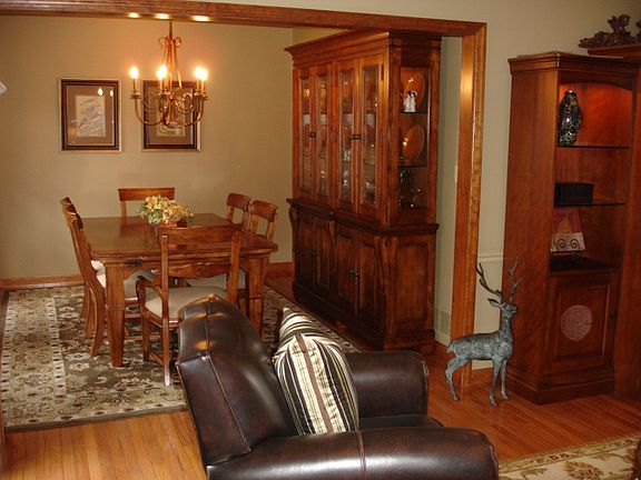 2nd image of 4916 Oakhurst Ave