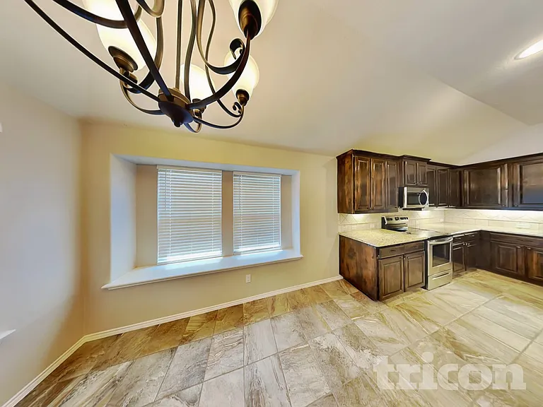 208 Carson Dr — Photo 3