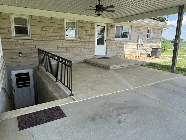 589 Thomas Rd — Photo 14