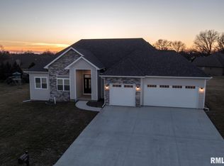 1300 Cambridge Rd, Quincy, IL 62301