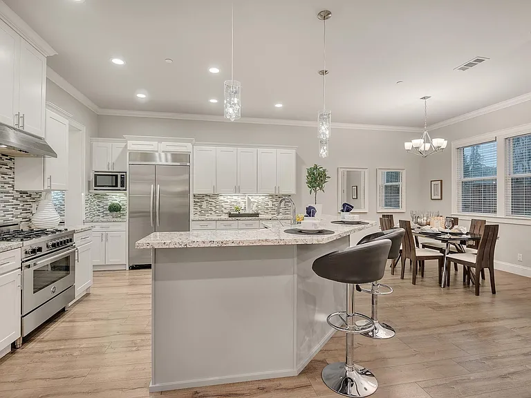 552 Coe Ave — Photo 15