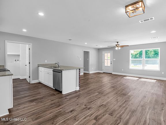 3rd image of 22020 Road 372