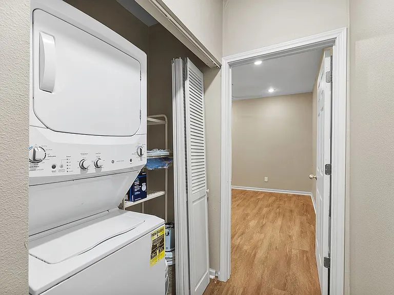 333 W Hutchison St — Photo 12