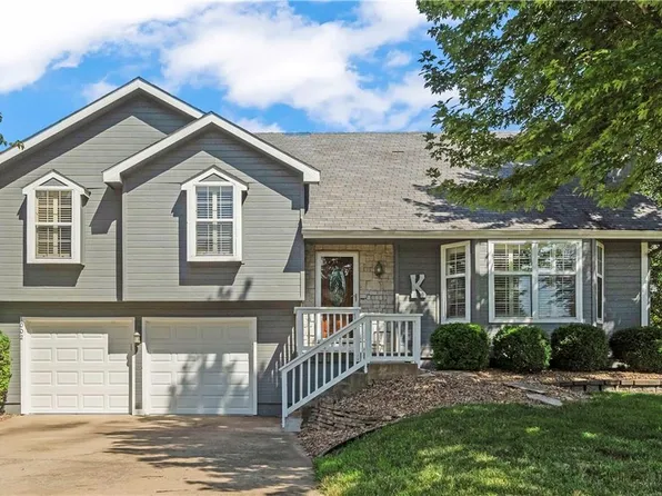 1002 N Parker Ter, Olathe, KS 66061