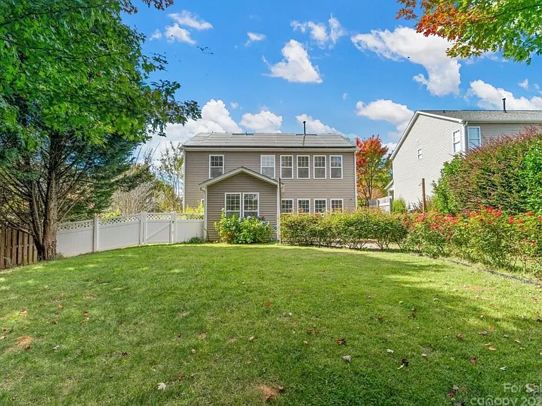9925 Shellview Ln — Photo 12