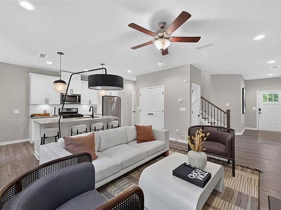 5th image of 2111 Westside Dr