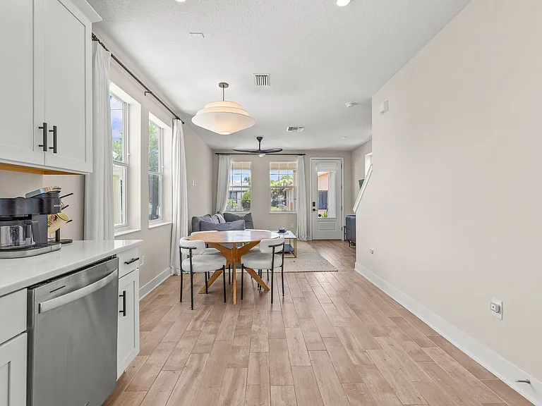 2110 W Palmetto St — Photo 10