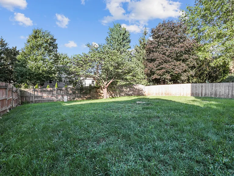 56 Green Bower Ln — Photo 18