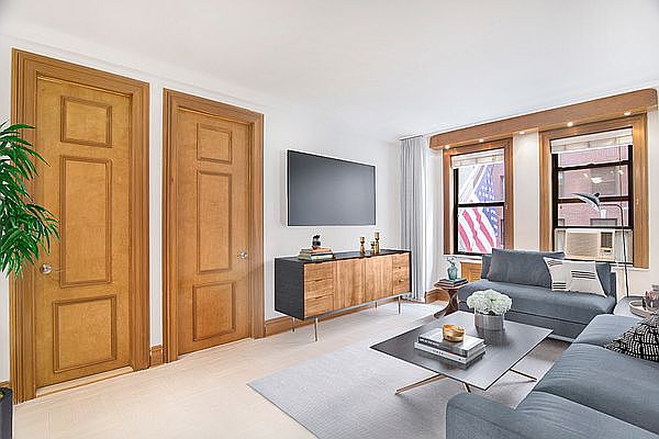 1st image of 150 W 58th St APT 3A