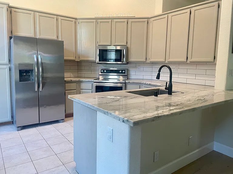 360 Hansen Cir — Photo 5