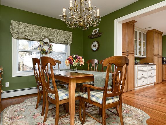 5th image of 11 Valois Pl