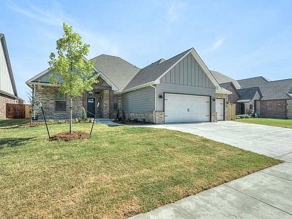 3rd image of 3908 Catalina Dr