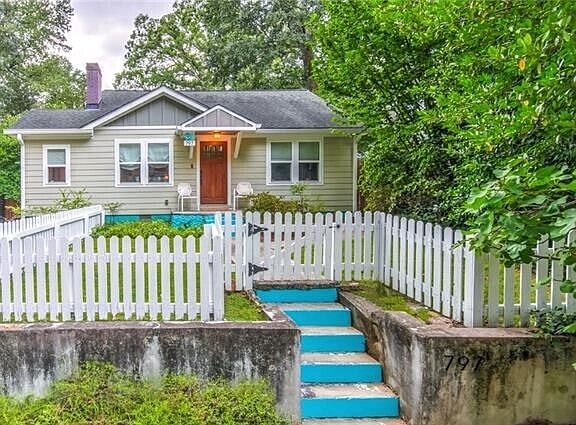 3rd image of 797 Stokeswood Ave SE