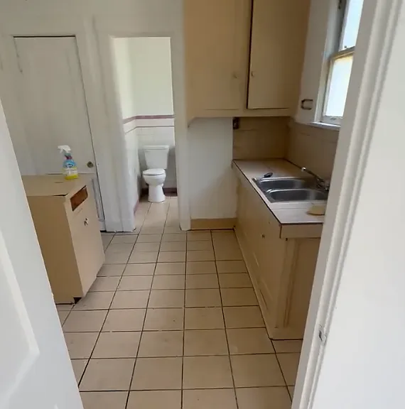 112 E Walker St #B — Photo 4