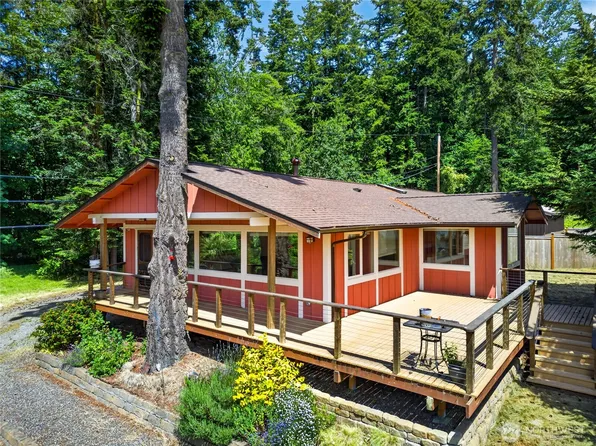 17261 Golden View Avenue, La Conner, WA 98257